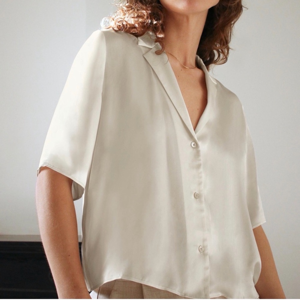 Aritzia Wilfred Besos Silk-Look Cream Short Sleeve Top